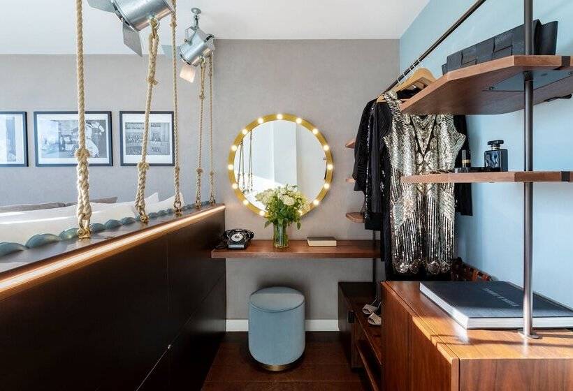 带城市景观的优质房间, Indigo London 1 Leicester Square, An Ihg