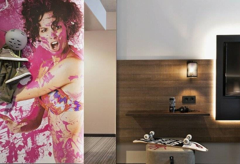 Номер Стандарт, Moxy Frankfurt East