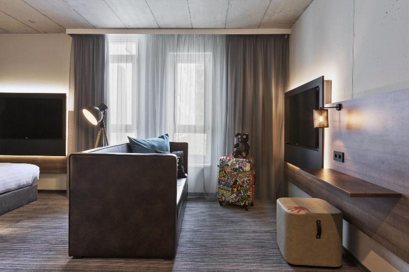 Семейный Номер, Moxy Frankfurt East