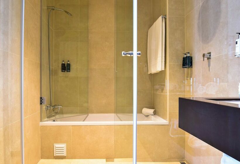 带海景的复工套房, The Prime Energize