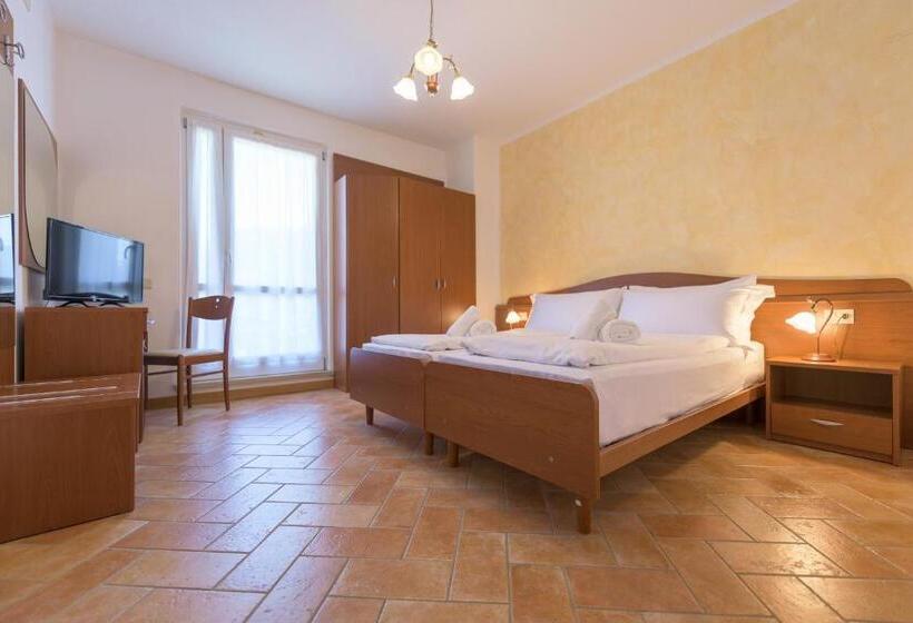 バルコニー付きスタンダードルーム, Antico Monastero