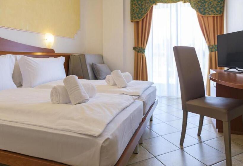 バルコニー付きスタンダードトリプルルーム, Antico Monastero