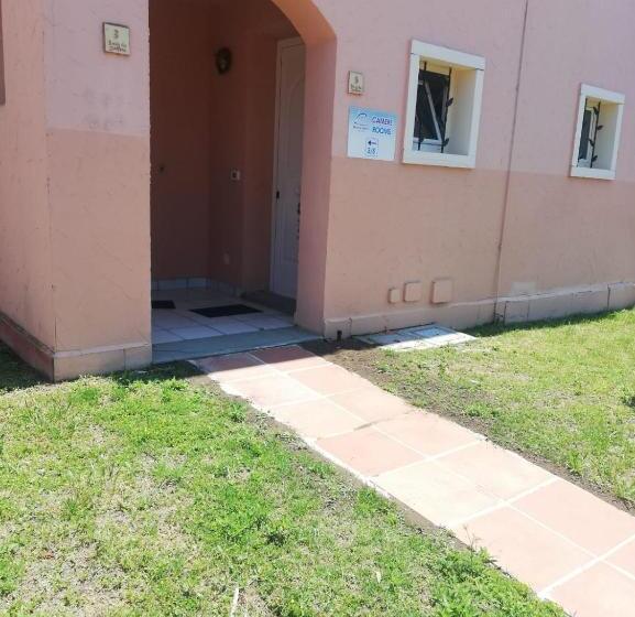 إستوديو قياسى مطلّ علي الحديقة, Baia Dei Delfini