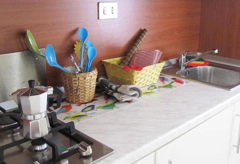 إستوديو قياسى مطلّ علي الحديقة, Baia Dei Delfini