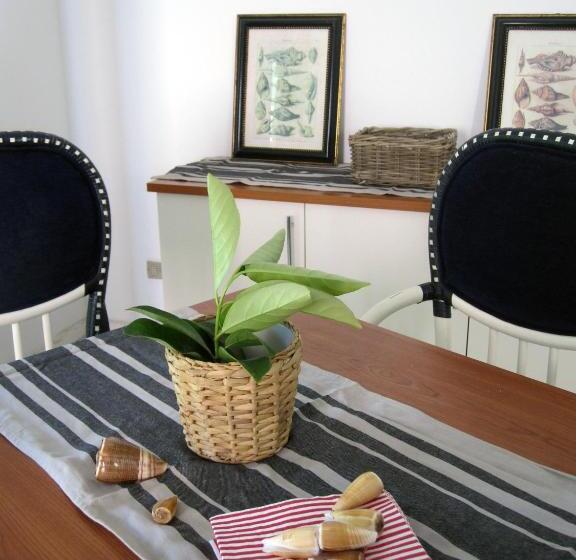 إستوديو قياسى مطلّ علي الحديقة, Baia Dei Delfini