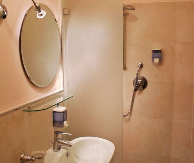 سرير فى غرفة مشتركه, City In Hostel B&b