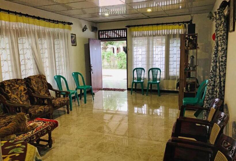 Ekonomiskt Rum, Hikka Hide