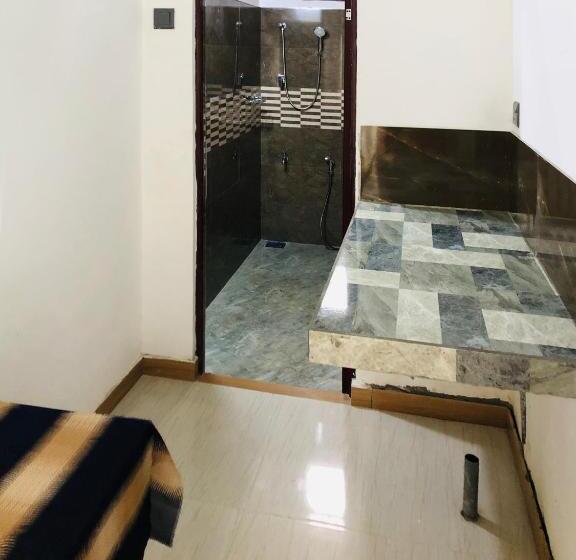 Ekonomiskt Rum, Hikka Hide