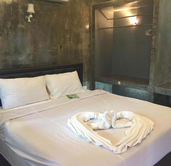اتاق سوپریور با تخت بزرگ, The White Elephant Resort