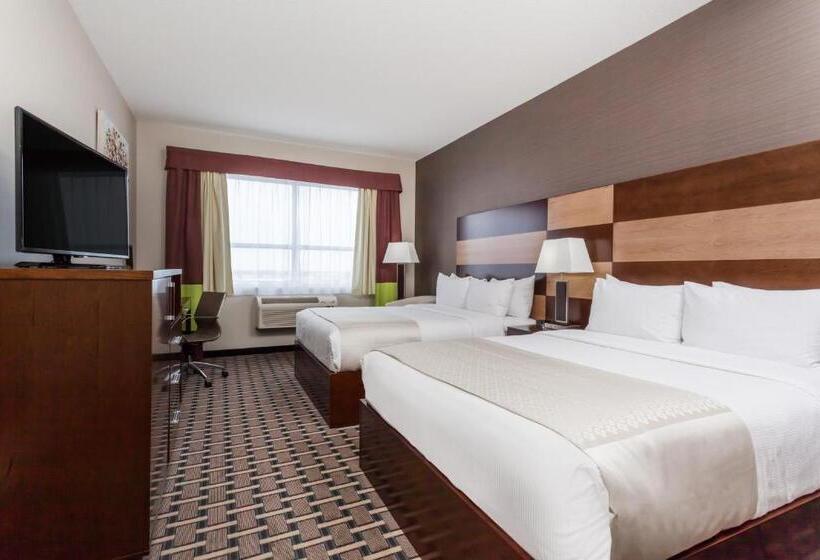 Номер Superior, Wyndham Garden Edmonton Airport