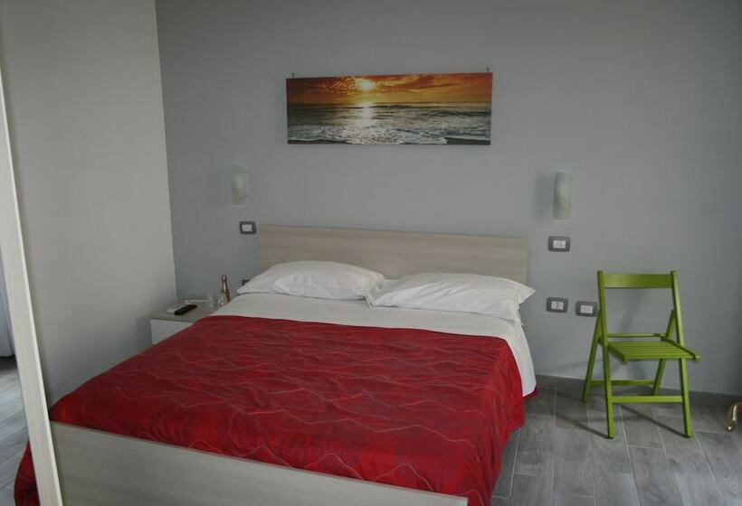 غرفة قياسية, Coral Rooms