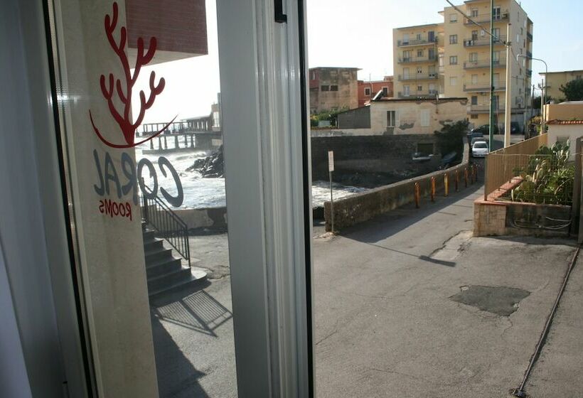 Номер Стандарт Трехместный, Coral Rooms