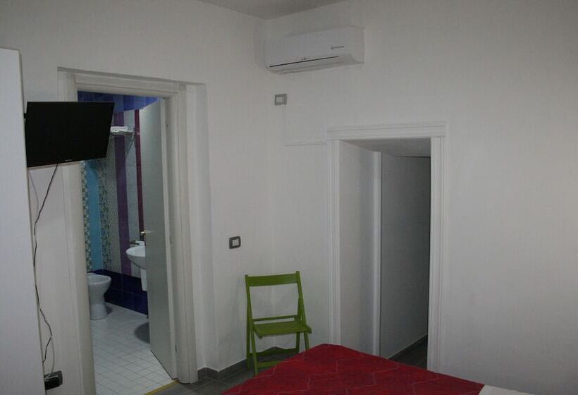 غرفة قياسية, Coral Rooms