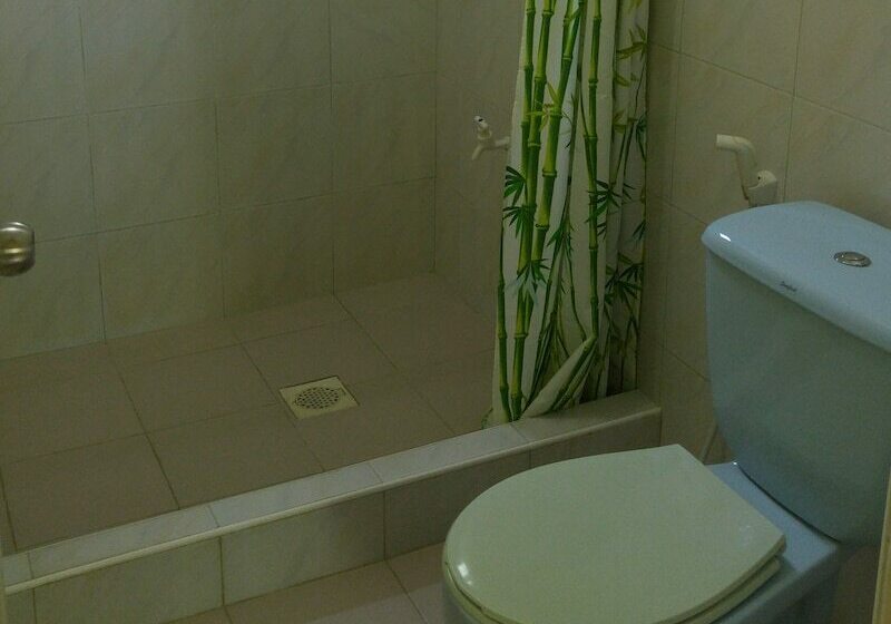 Quarto Familiar, Villa Almedilla Pension House