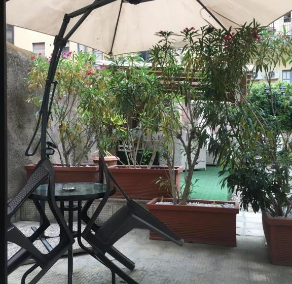اتاق استاندارد با چشم‌انداز باغ, B&b Liberty 900