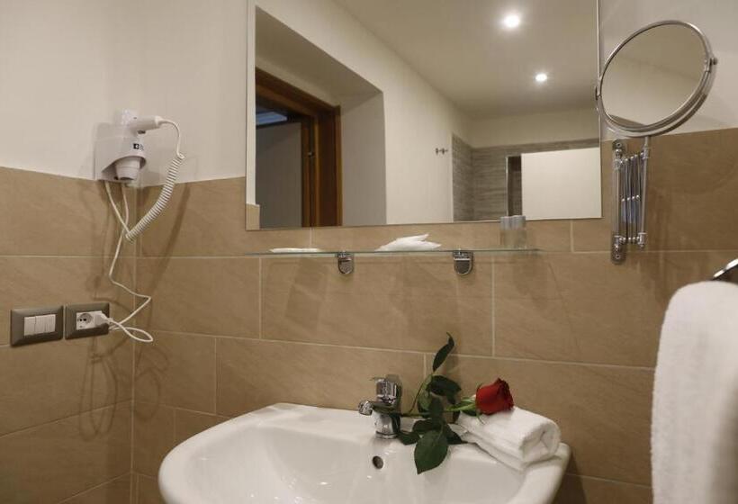 اتاق استاندارد با چشم‌انداز باغ, B&b Liberty 900