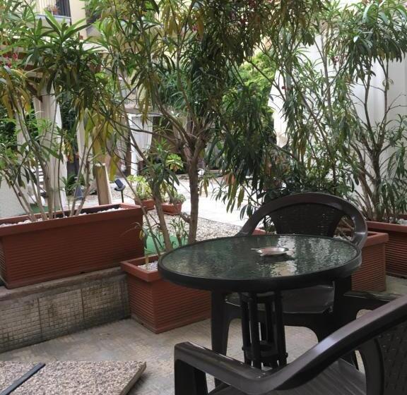 اتاق استاندارد با چشم‌انداز باغ, B&b Liberty 900