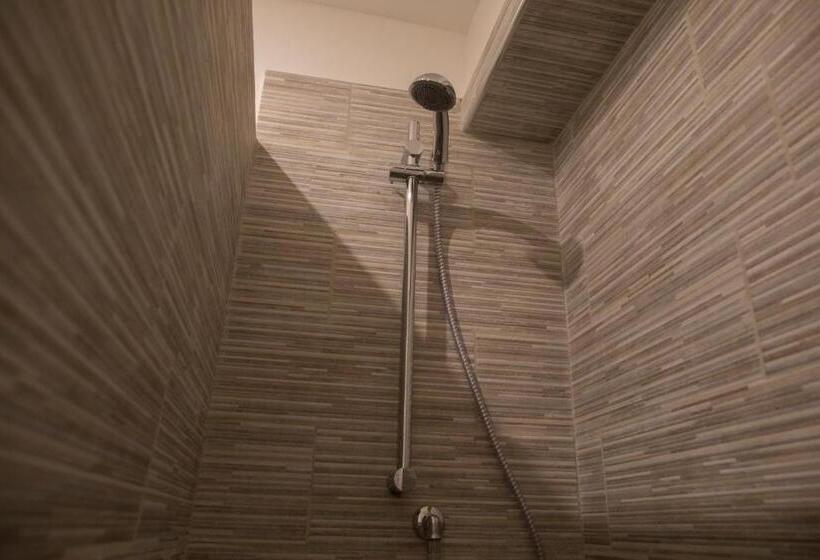 اتاق استاندارد با چشم‌انداز باغ, B&b Liberty 900