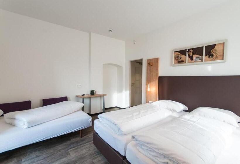 スタンダード４人部屋, Pension Max