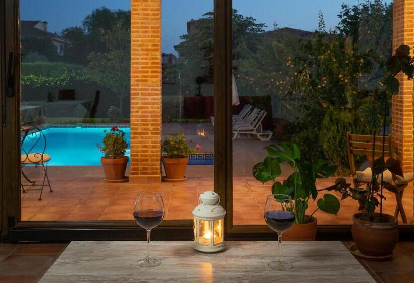 Семейный Номер Вид на Сад, Villa Marin Toledo