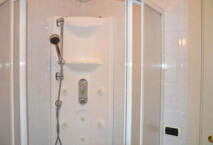 غرفة قياسية مزوَّدة بشُرفة, Everest