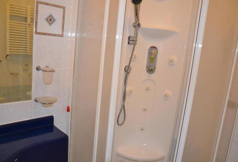 غرفة قياسية مزوَّدة بشُرفة, Everest