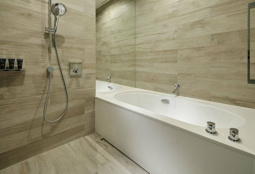 Номер Deluxe, Hyatt Centric Ginza Tokyo