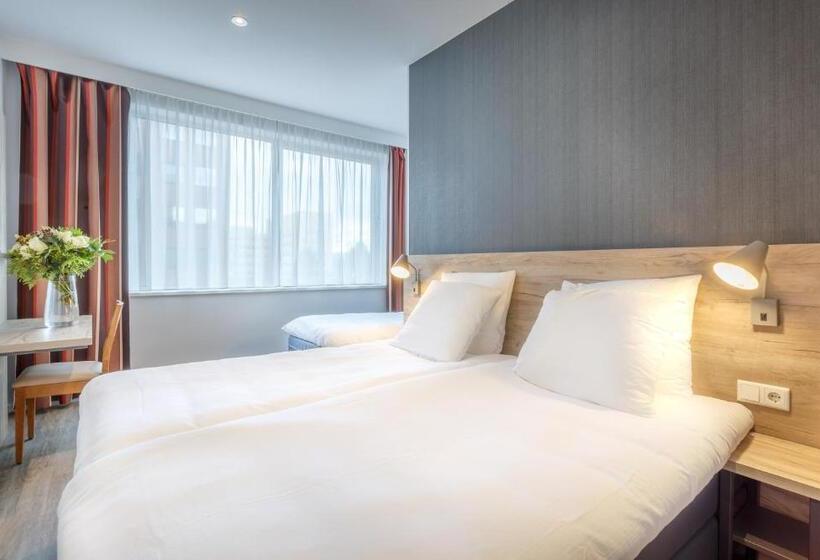 디럭스 트리플 룸, Joy