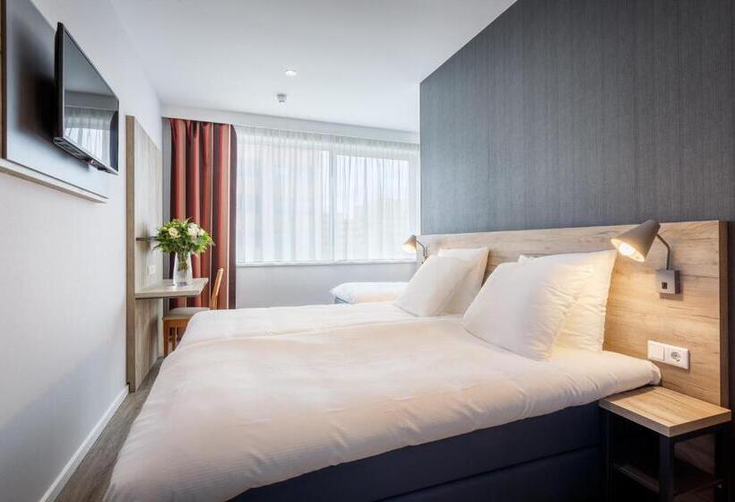 디럭스 트리플 룸, Joy