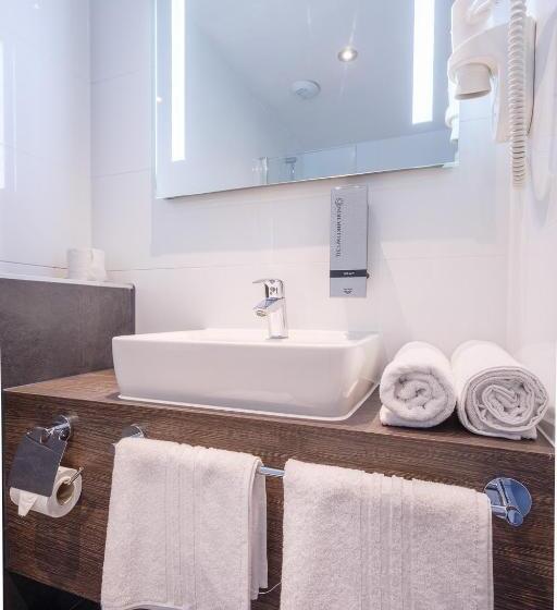 디럭스 트리플 룸, Joy