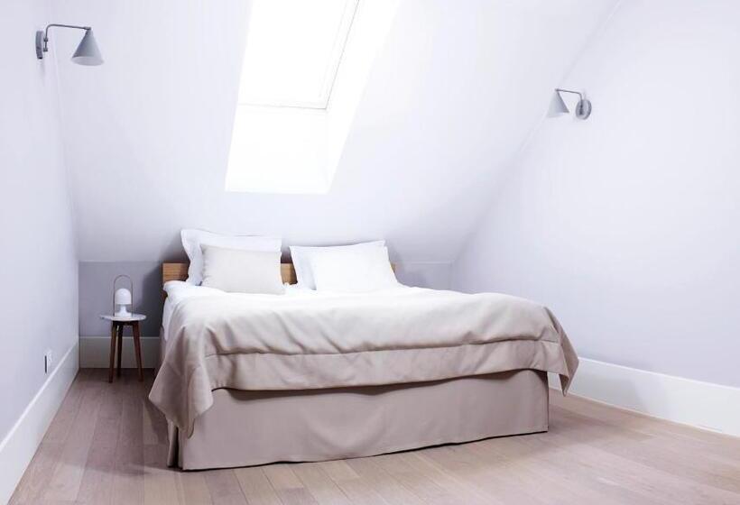 Номер Deluxe, Nihil Novi