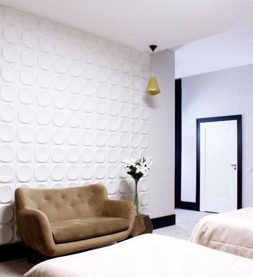 Номер Deluxe, Nihil Novi