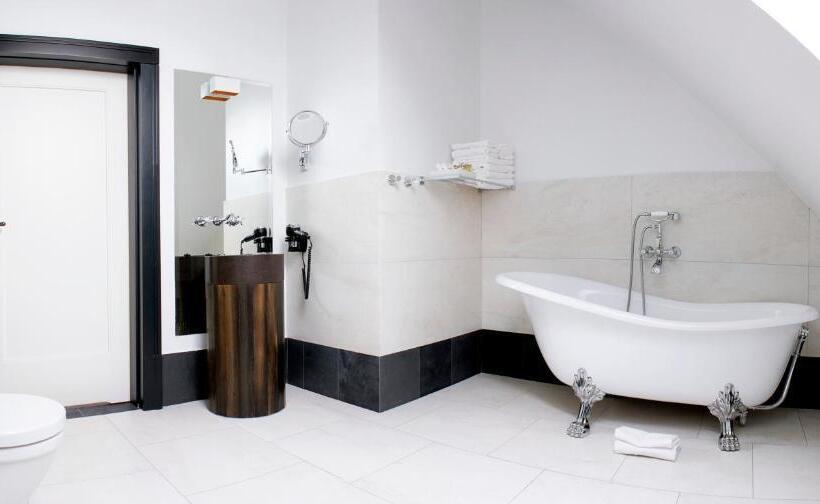 Люкс Повышенной Комфортности, Nihil Novi