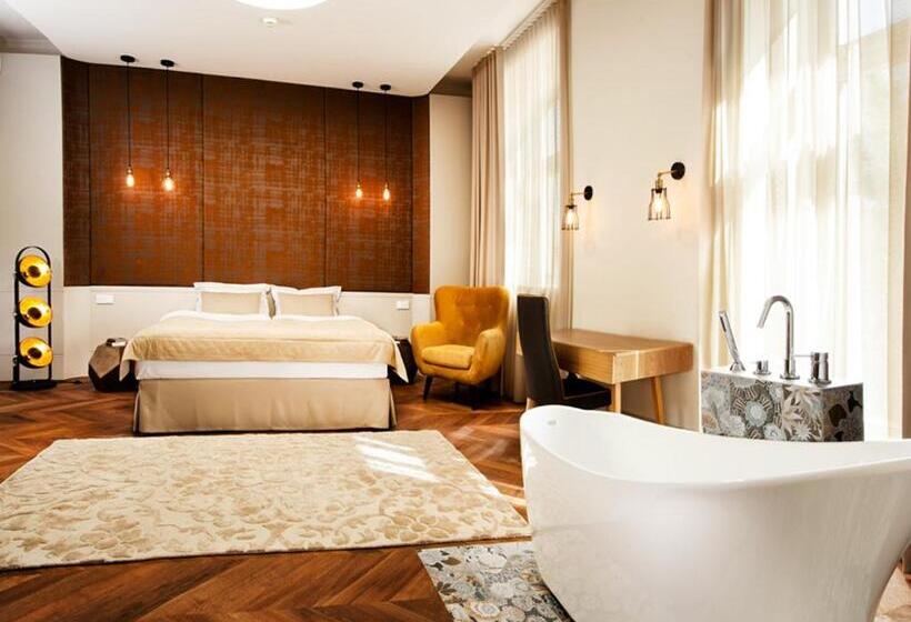 Люкс Повышенной Комфортности, Nihil Novi