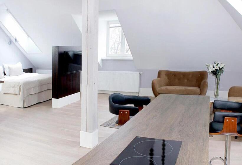 Студия Deluxe, Nihil Novi