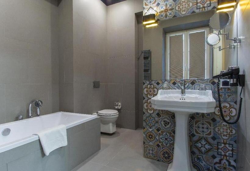 Люкс Кровать Кинг, Nihil Novi