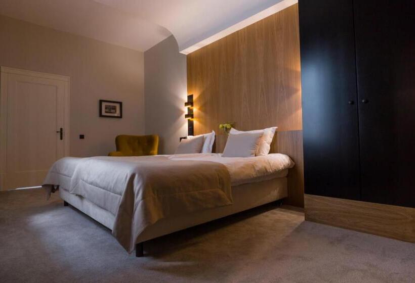 Люкс Кровать Кинг, Nihil Novi