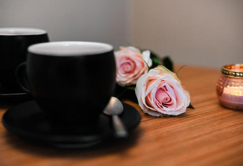 Семейный Номер, Pod Figurą