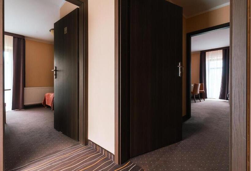 Семейный Номер, Pod Figurą