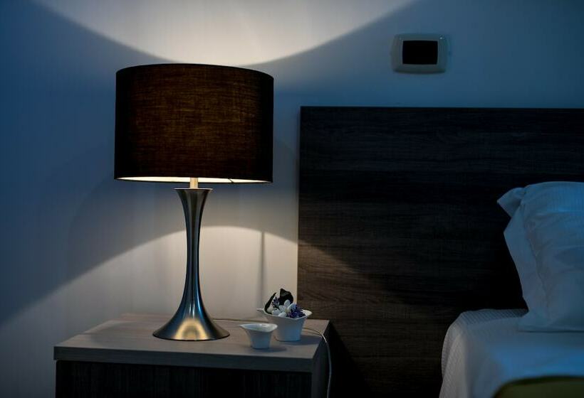 اتاق خانوادگی, Queen Daisy