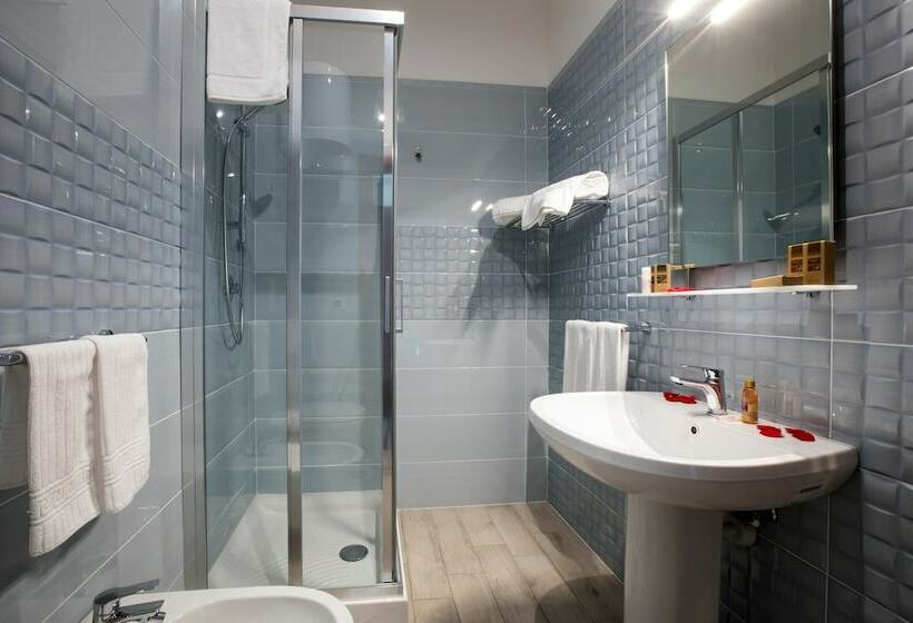 اتاق خانوادگی, Queen Daisy