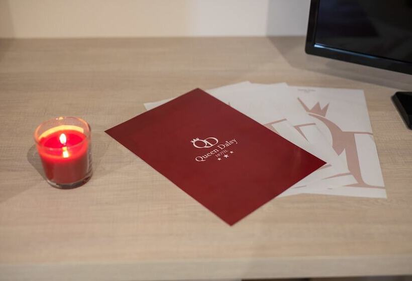 اتاق خانوادگی, Queen Daisy