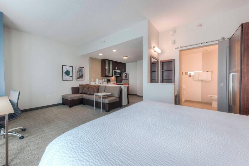 带大床的标准工作室, Residence Inn By Marriott Raleigh Downtown