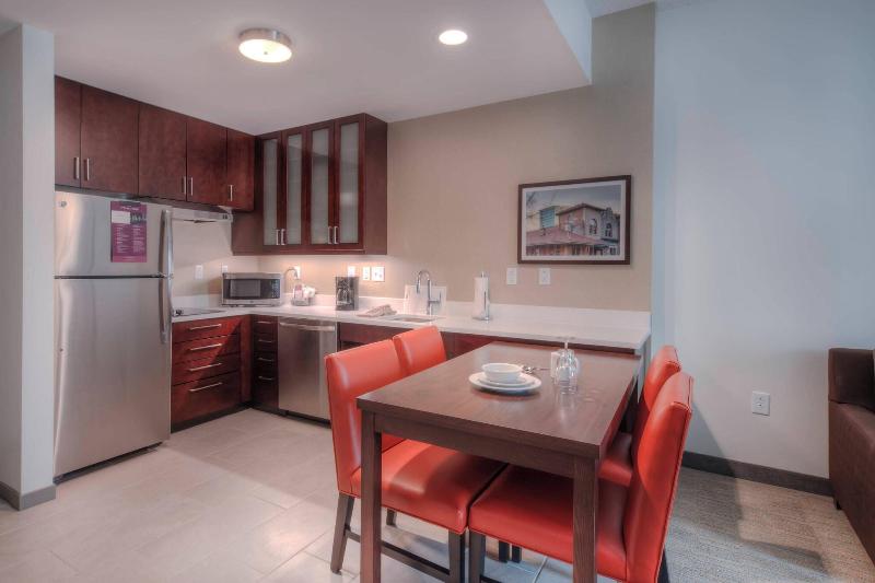 带大床的套房, Residence Inn By Marriott Raleigh Downtown