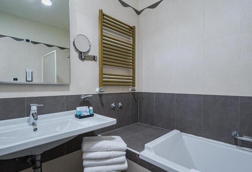 سوییت, Salice Resort