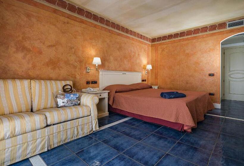 اتاق اجرایی سه نفره, Salice Resort