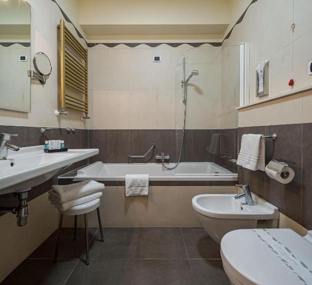 اتاق استاندارد سه نفره, Salice Resort