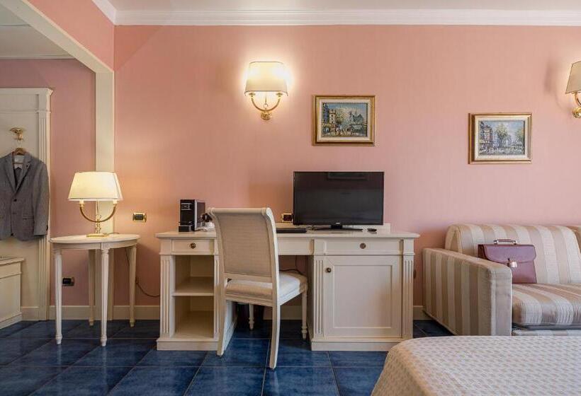 اتاق استاندارد سه نفره, Salice Resort