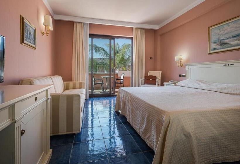 اتاق استاندارد سه نفره, Salice Resort