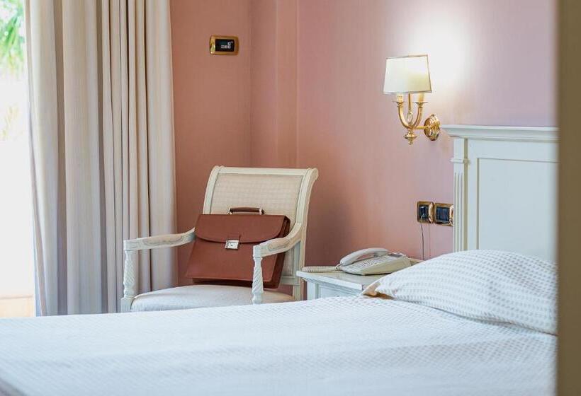 اتاق استاندارد چهار تخته, Salice Resort